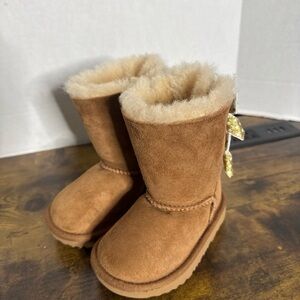UGG Toddler Girl Boots Mini Bailey Bow Size 6 Chestnut Polka Dot Bow 1109954T